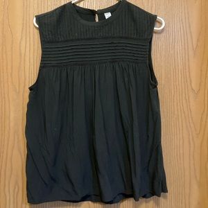 Old Navy top barely worn